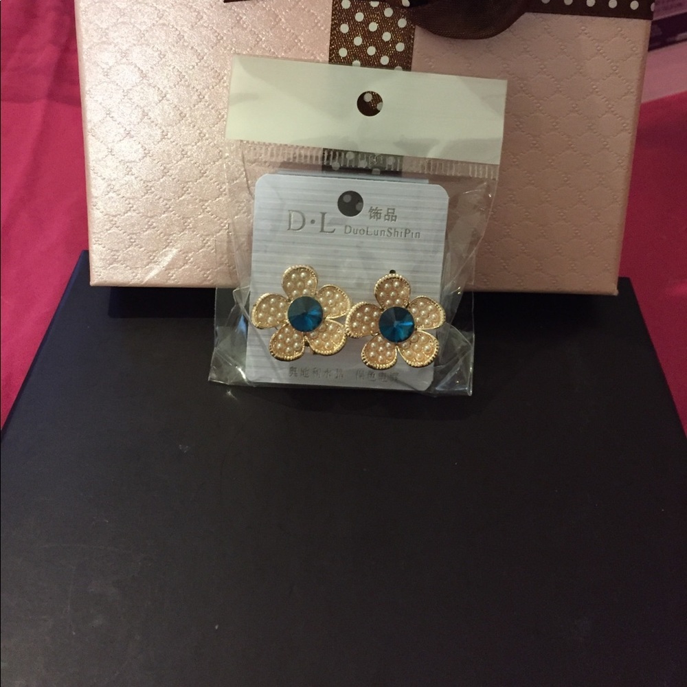 🆑FINAL PRICE‼️ Flower Earrings